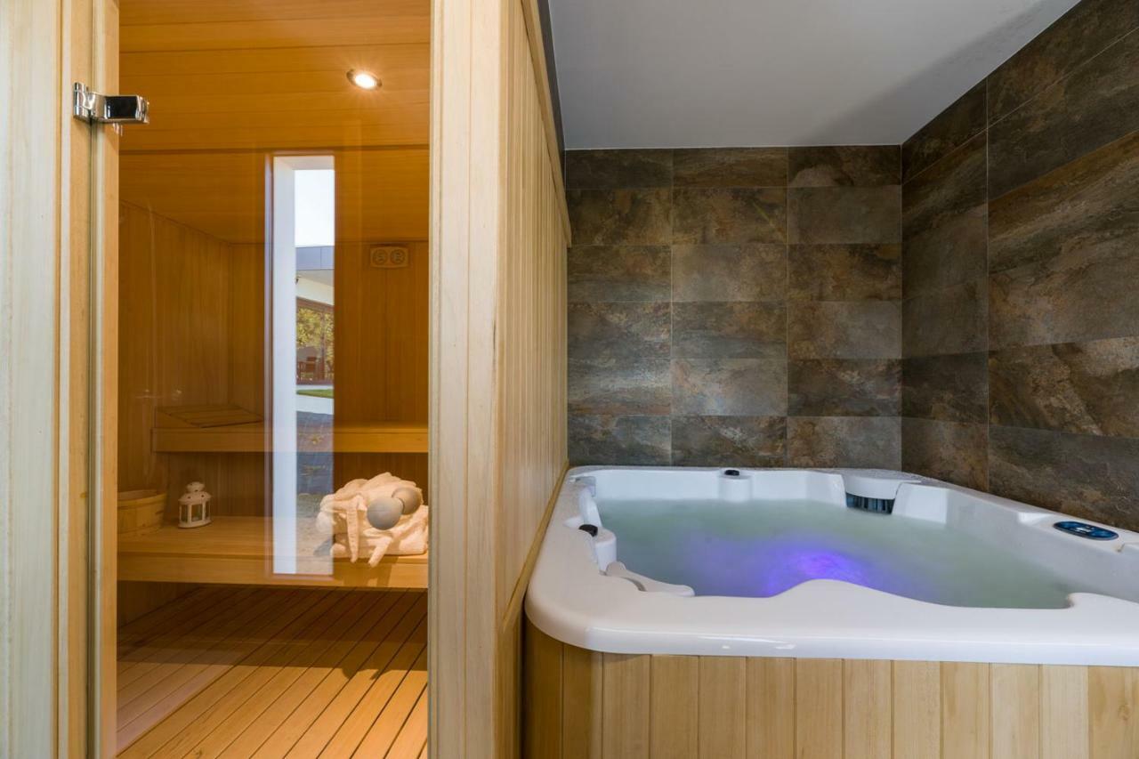 Hotel A Curuxa Wellness Arzua Exterior photo